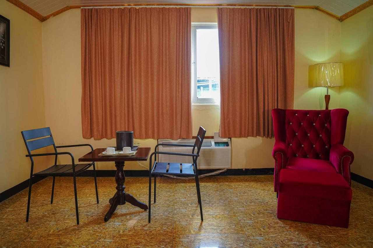 Metro Hotel Couva Ngoại thất bức ảnh