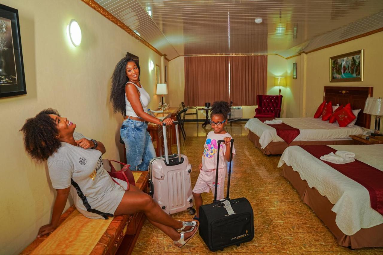 Metro Hotel Couva Ngoại thất bức ảnh